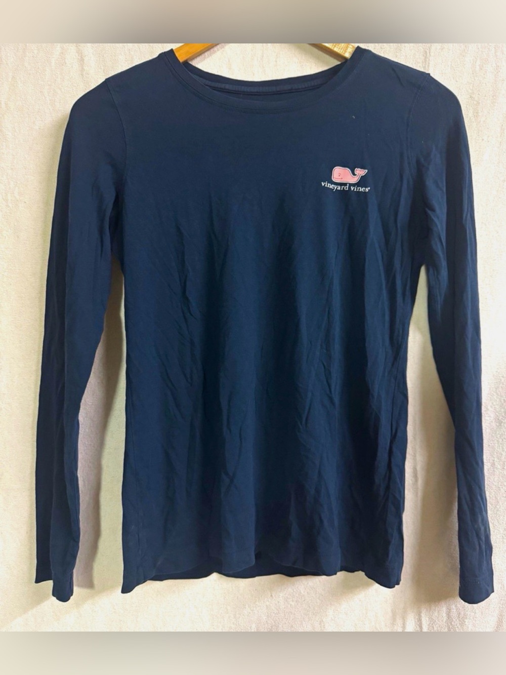 Vineyard Vines women’s' Navy Long-Sleeve Tee with Pink Whale Logo xs